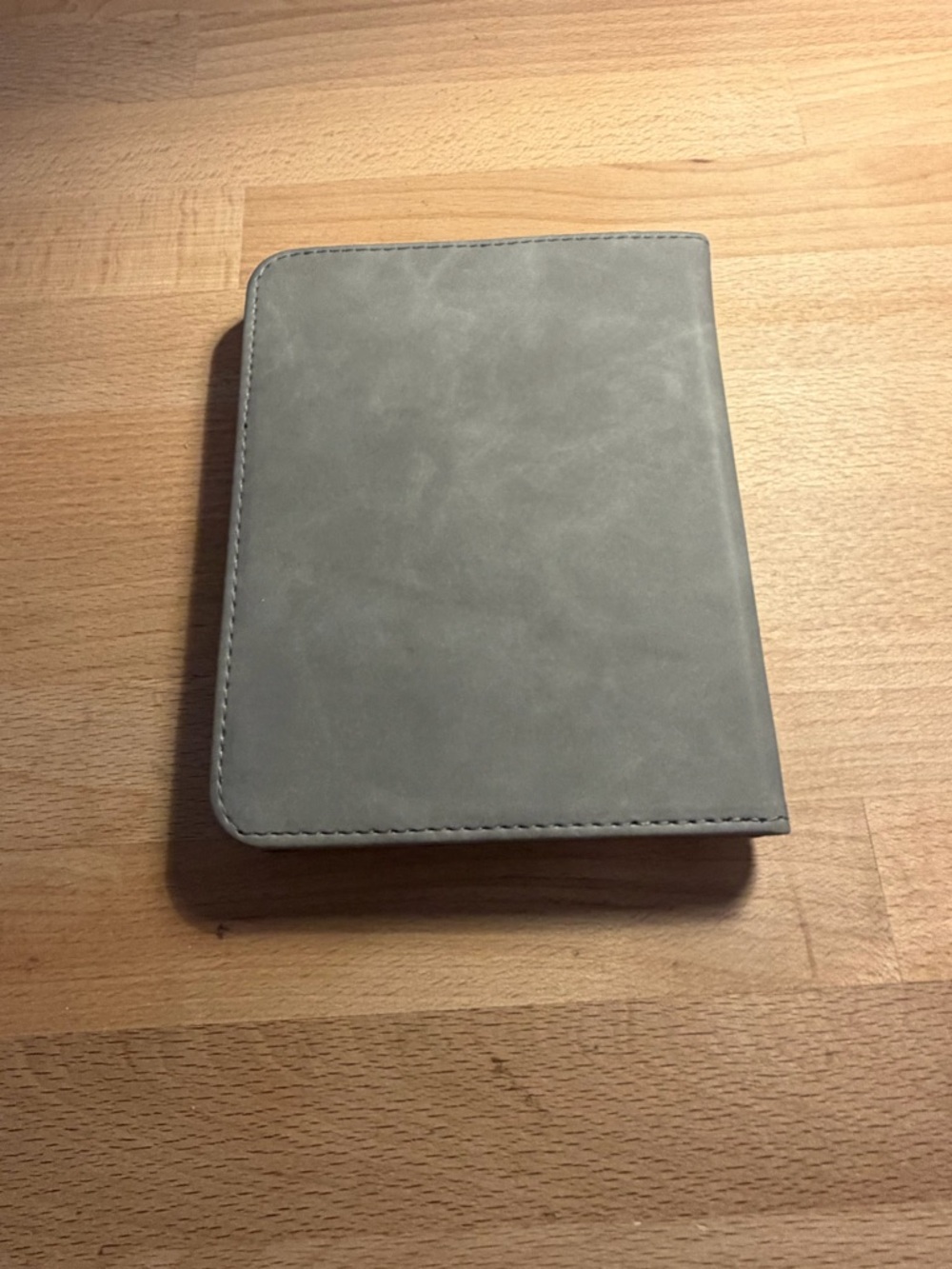 Barnes and Noble Nook eReader with gray cover - Picture 3 of 6